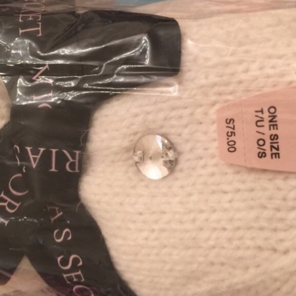 Victoria Secret Hat and Scarf Set NIP - Picture 4 of 4